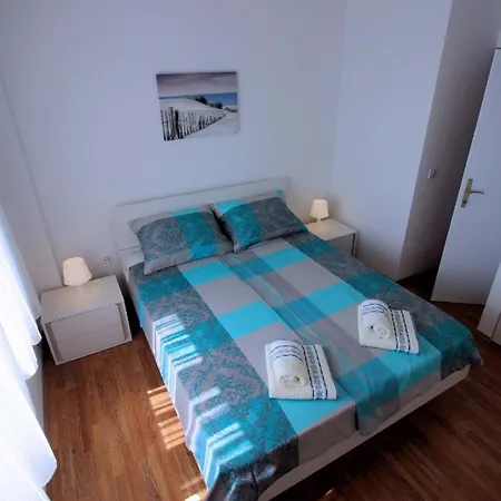 Apartment Fuer Zwei Erwachsene Und Zwei *
