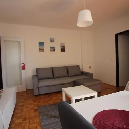 Apartment Fuer Zwei Erwachsene Und Zwei